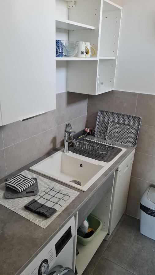 2P Entierement Climatise I Bien Insonorise I Wifi I A 300 M De La Mer I Restaurants Commerces Et Transports A 5Mn A Pied I Ideal 2 Personnes I Possibilite 4 Avec Canape Lit De Qualite I Tres Belle Douche كانيو سور مير المظهر الخارجي الصورة